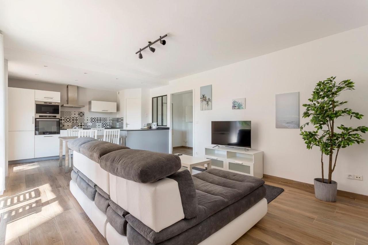 Suite Granges En Rez-De-Jardin Pour 4 Voyageurs Lyon Zewnętrze zdjęcie